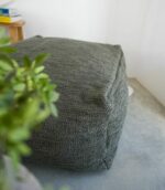 Pouf kaki de la marque Nunamae fabriqué au Portugal en coton recyclé