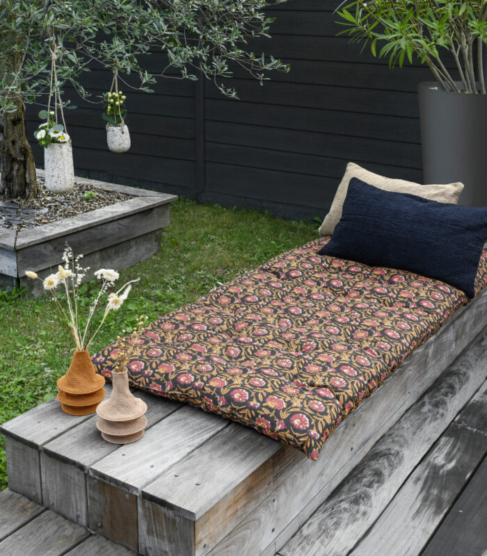 Matelas imprimé noir bordeau beige 100 % coton issu de la tradition “block-Print ” de la culture indienne par Madam Stoltz